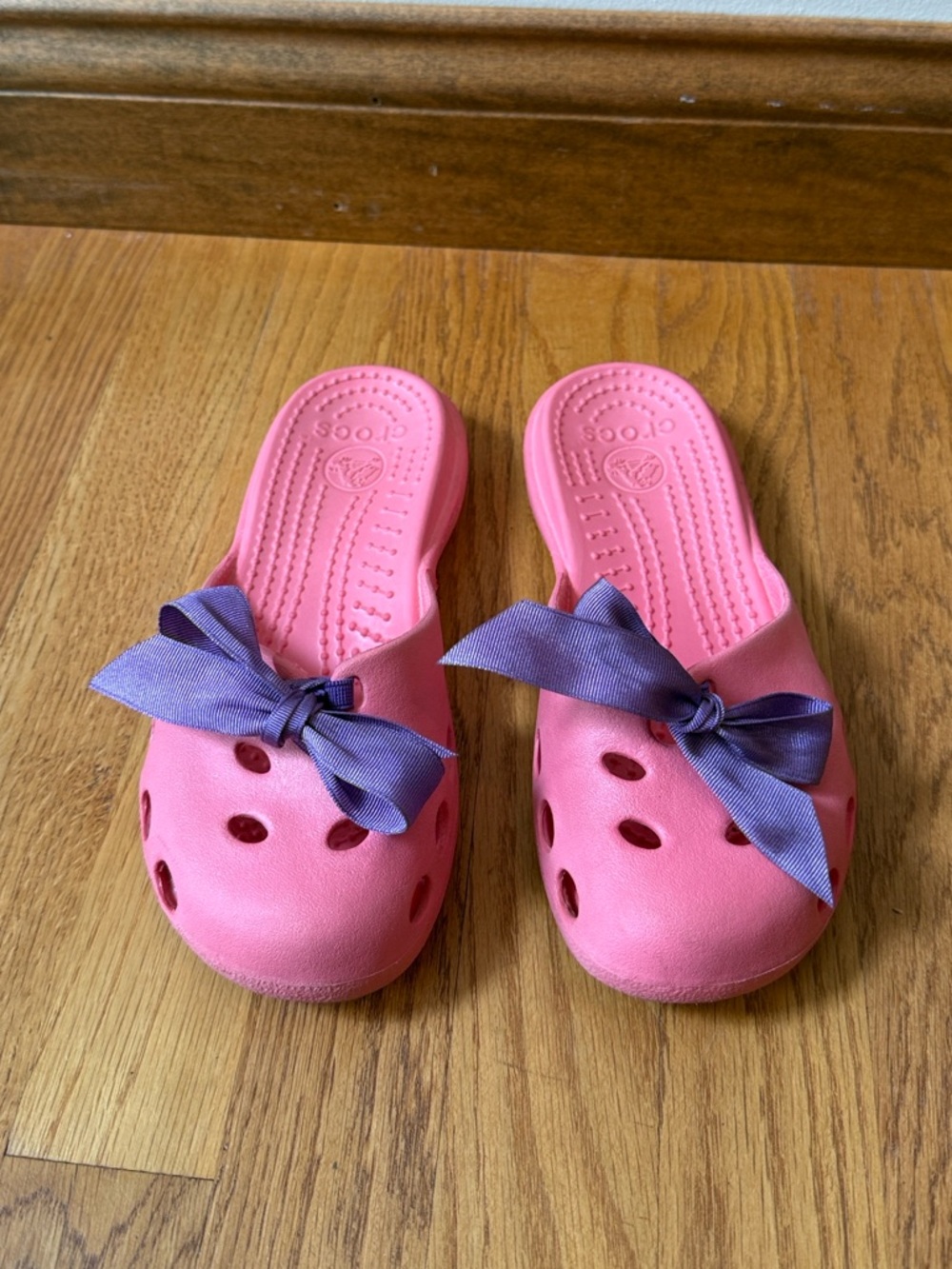 Crocs Audrey Hallmark Pink Slip On Flats with Bow Size 5
